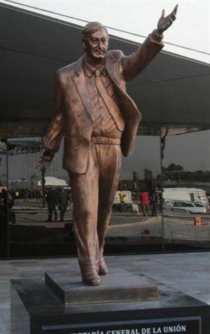 estatua de Néstor Kirchner