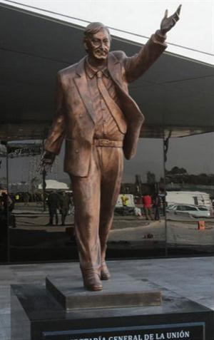 estatua de Néstor Kirchner