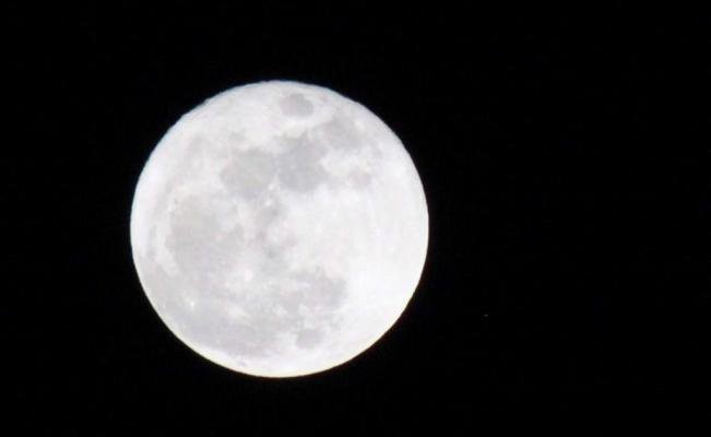 La primera noche del 2018 llega con una super luna