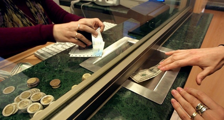 Ante la necesidad de billetes Argentinos, el dólar cotiza $76,50