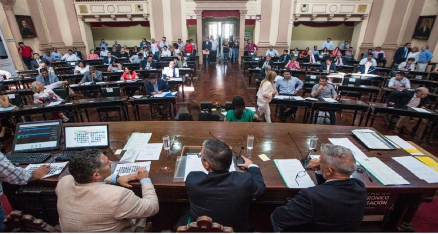 Legisladores provinciales congelan sus dietas por 180 días 