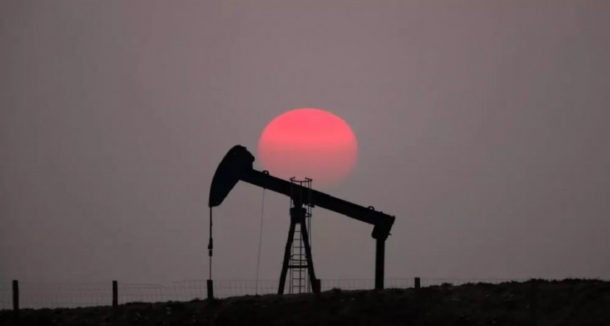 Los precios del petróleo se disparan más de 3,5 %