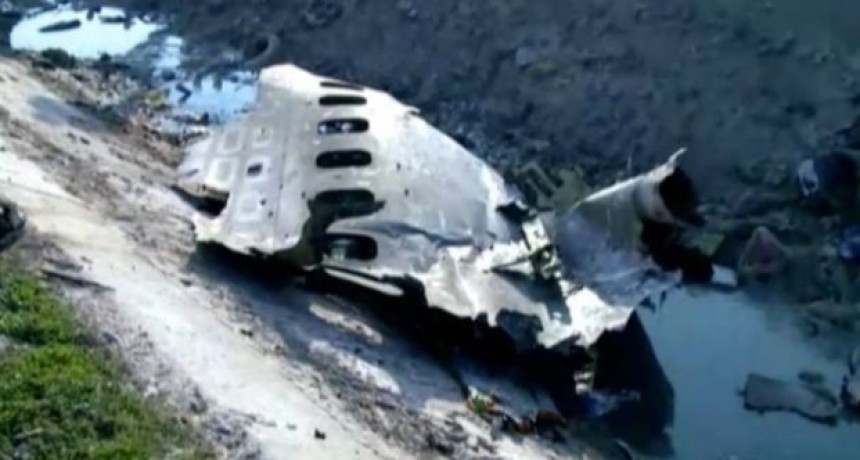 Se estrella un avión y mueren los 176 ocupantes  
