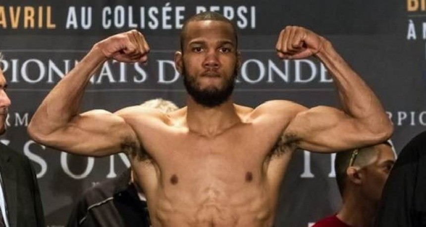 Julian Williams defiende su centro ante Jeison Rosario