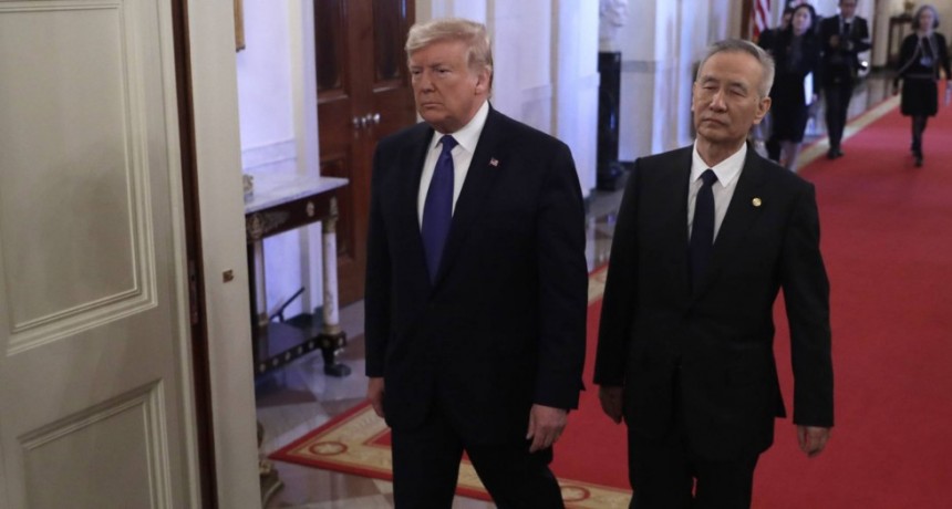 EE UU y China firman la primera fase del acuerdo comercial
