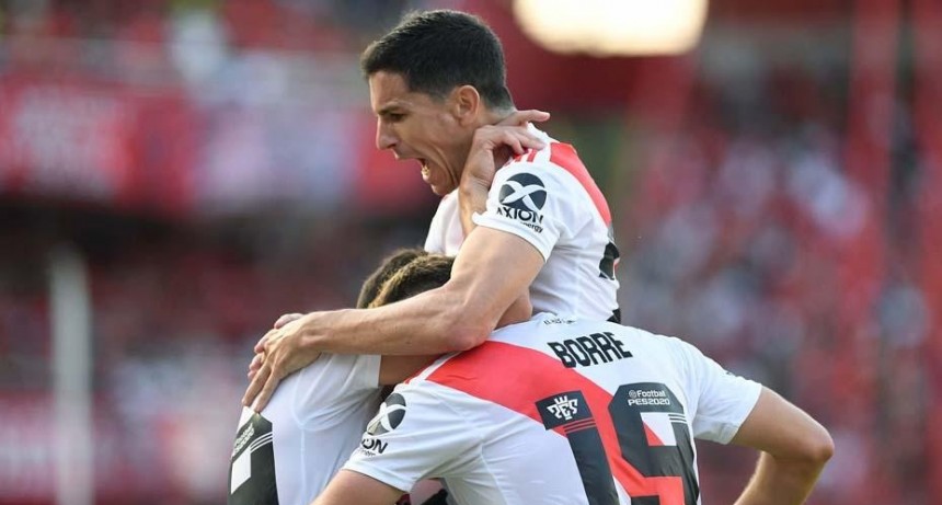 River le ganó a Independiente y alcanzó la punta