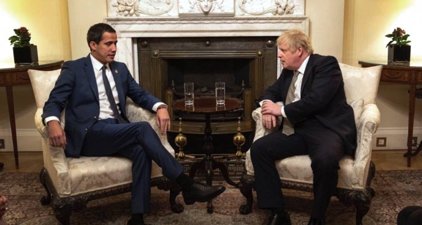 Inglaterra muestra su respaldo a Guaidó y Johnson le recibe en privado