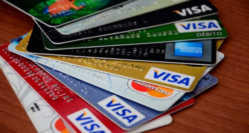 Los bancos cobran tasas superiores al 230% por financiamiento de tarjetas de crédito