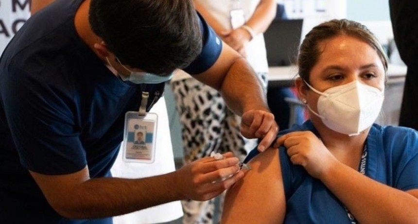 Enfermera chilena contrajo el virus tras la primera dosis de la vacuna Pfizer