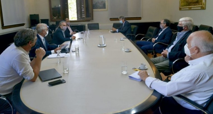 El Gobierno analiza reabrir las exportaciones de maíz