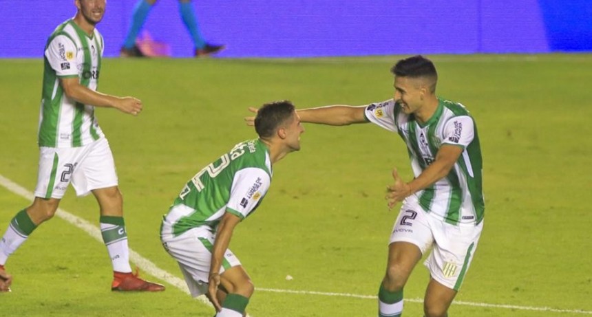 Banfield goleó 4 a 1 a San Lorenzo y definirá el título ante Boca