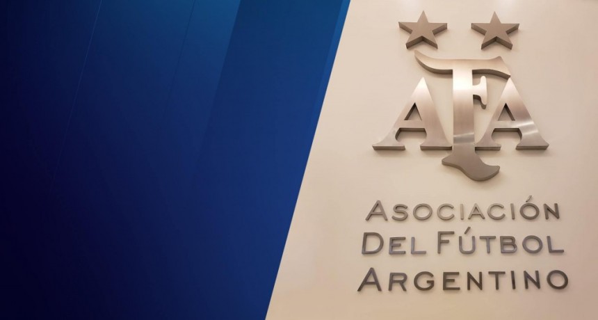 Presentan la pelota oficial para la final de la Copa Maradona