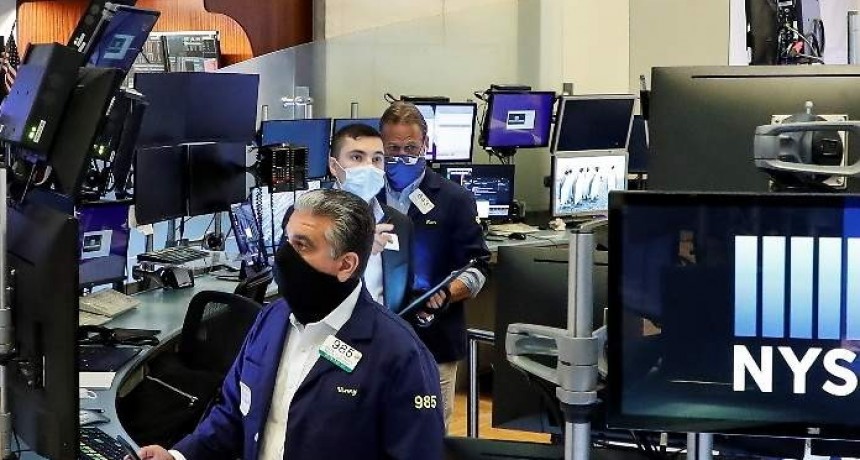 Wall Street cierra con leves ganancias