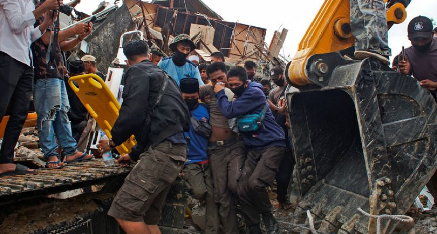 Indonesia: el terremoto dejó más de 30 muertos y cientos de desaparecidos