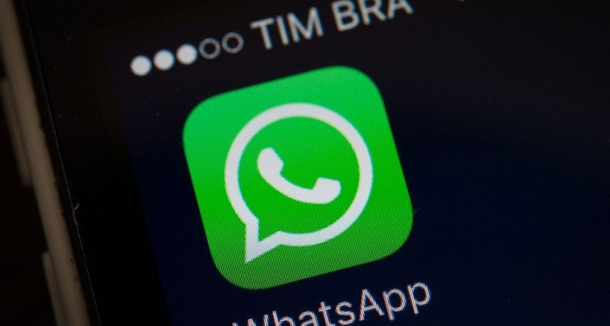 WhatsApp posterga los cambios para frenar la huida de usuarios
