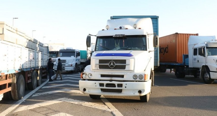 El paro de camioneros causa desabastecimiento en fábricas