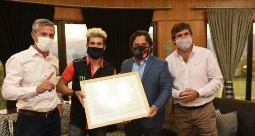 Kevin Benavides es distinguido como embajador internacional del deporte 