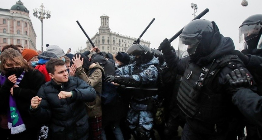 Masivas marchas contra Putin en Rusia: más de 3 mil detenidos