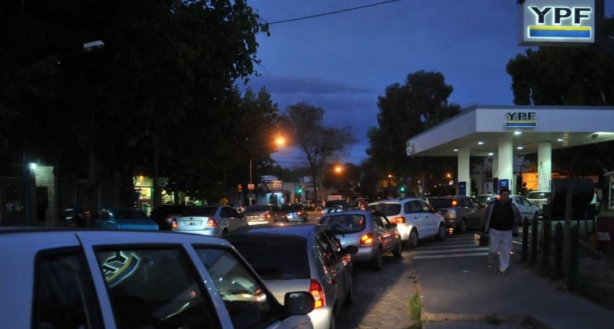 El Gobierno postergó hasta el 12 de marzo la suba en el impuesto a los combustibles