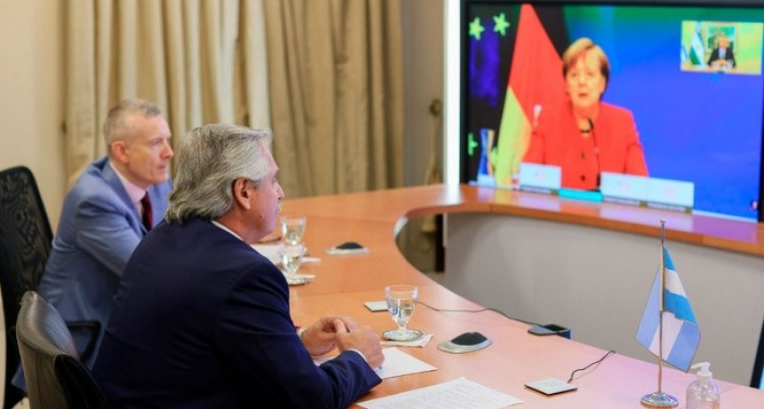 Fernández habló con Merkel y le pidió apoyo en la negociación con el FMI