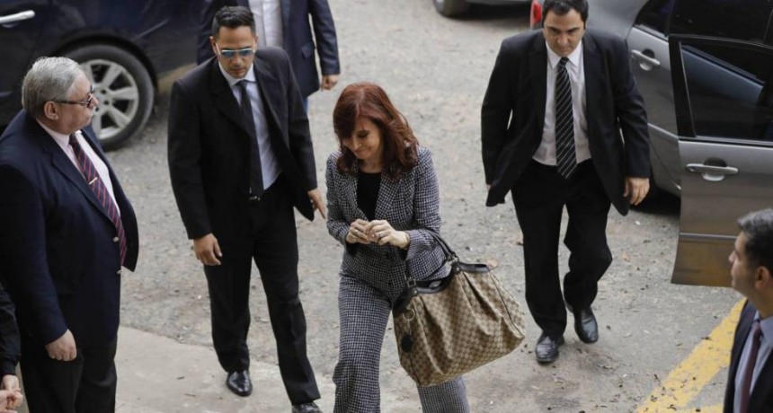 Cristina Fernández citada por ocho causas