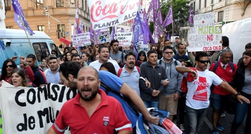 Represión en protesta despedidos de Coca Cola