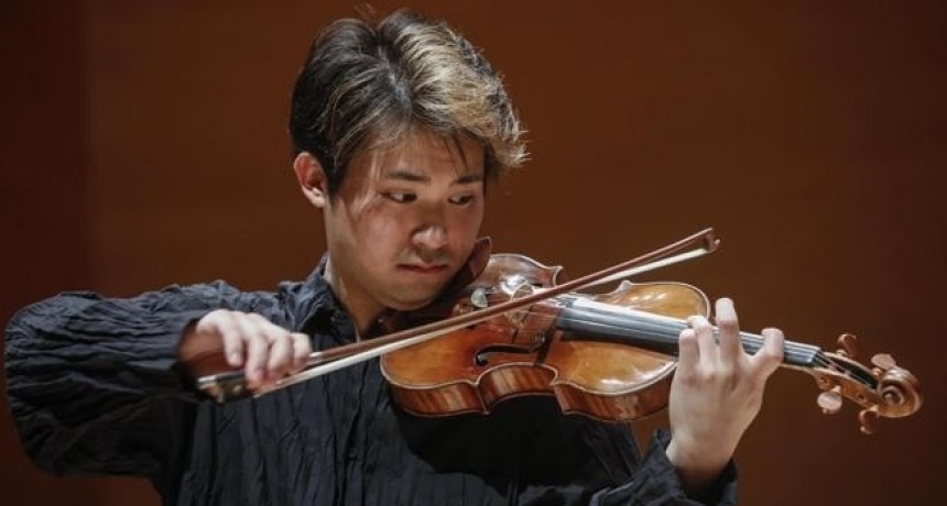 Joven violinista japones es estrella en el mundo