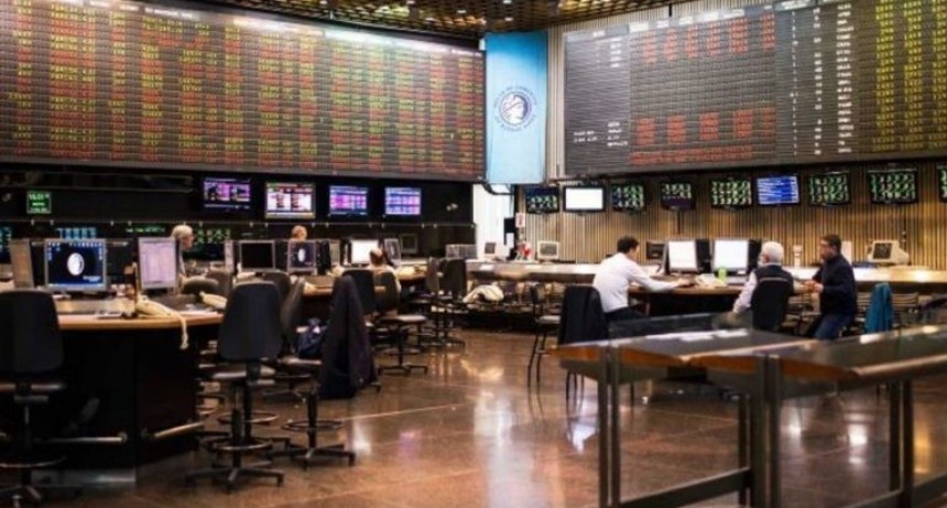 La Bolsa Argentina bajo en plaza cauta por canjes de deuda