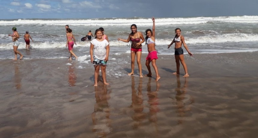 Alumnos del interior de Salta y San Juan conocen el mar