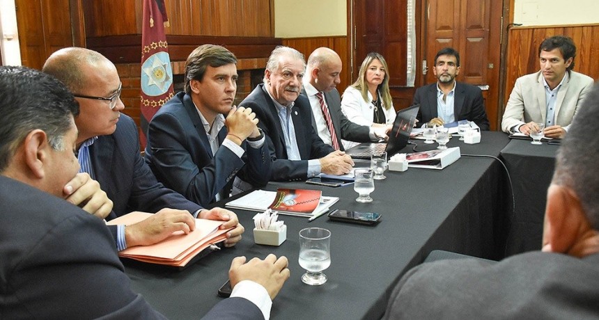 Funcionarios expusieron a Senadores los proyectos de ley