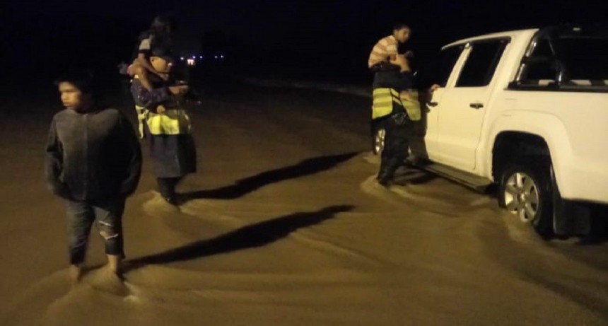 Seguridad asistió a más de 100 personas afectadas por el temporal en Tartagal