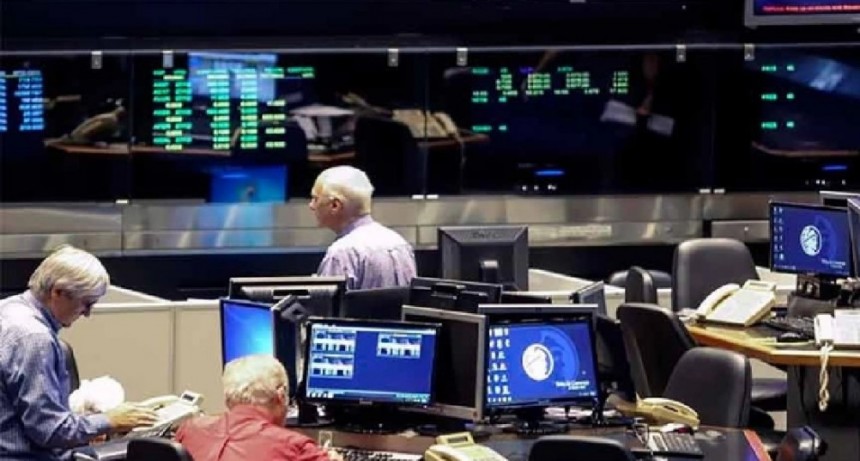 La Bolsa cerró en baja y el riesgo país sube 50 puntos