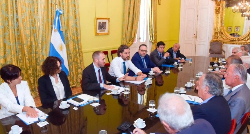 Gobierno sentó las bases con la UIA y la CGT para iniciar un diálogo por precios y salarios