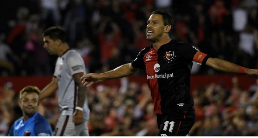 Newell's de local, goleó 4-0 a Colón  