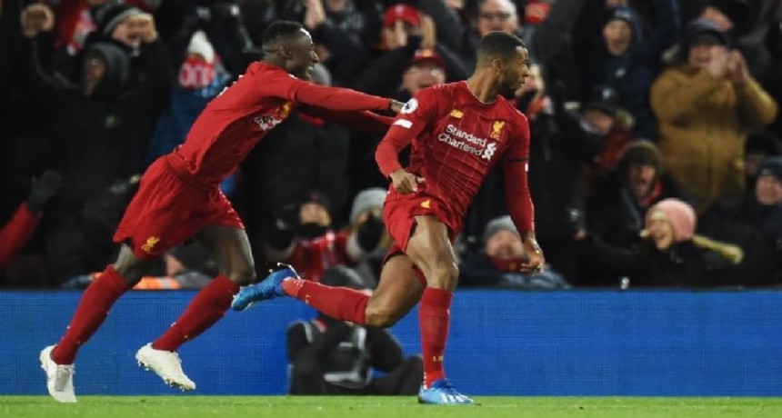 Liverpool le ganó West Ham United y mantuvo el invicto