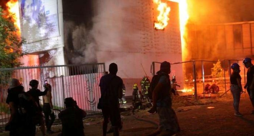 Protesta en Chile:un herido grave e incendio en el Museo Violeta Parra