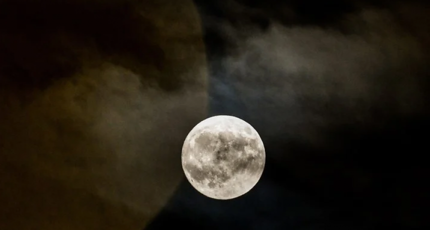 La segunda 'luna' de la Tierra dará una última vuelta este martes 