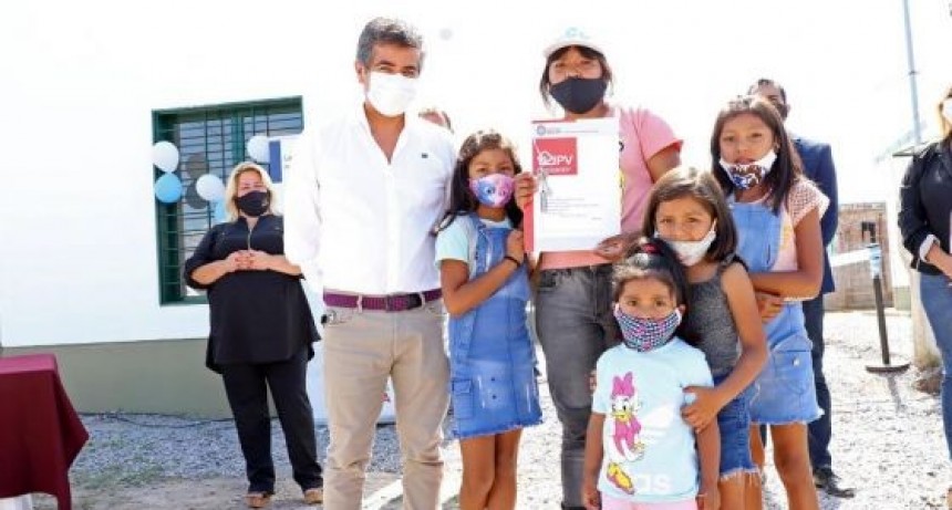 Familias de Capital recibieron sus viviendas 