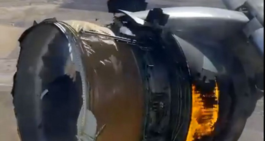 Un avión logró aterrizar tras la explosión en un motor en EE.UU.