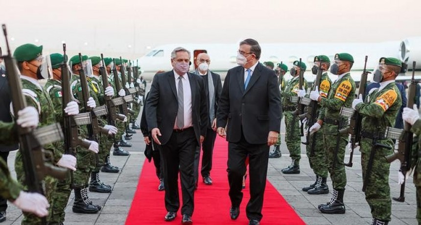 Alberto Fernández llega en visita oficial a México
