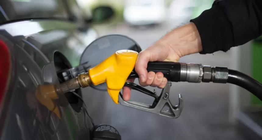 El precio del barril de petróleo se dispara y supera los 100 dólares