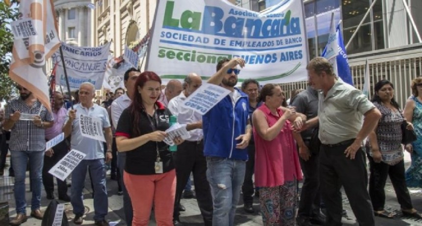 Bancarios amenazan con paro