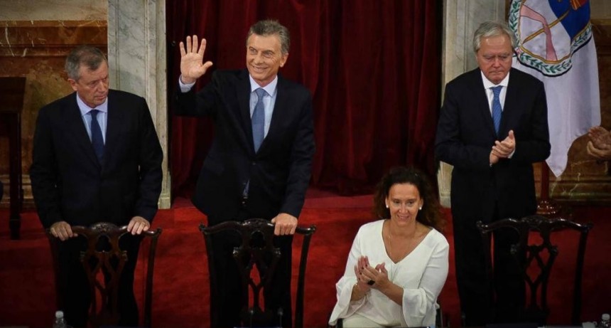 Macri en el Congreso anunció un aumento de la AUH 