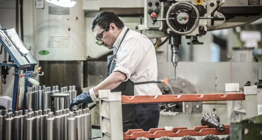 La industria se desplomó un 10,8% en enero
