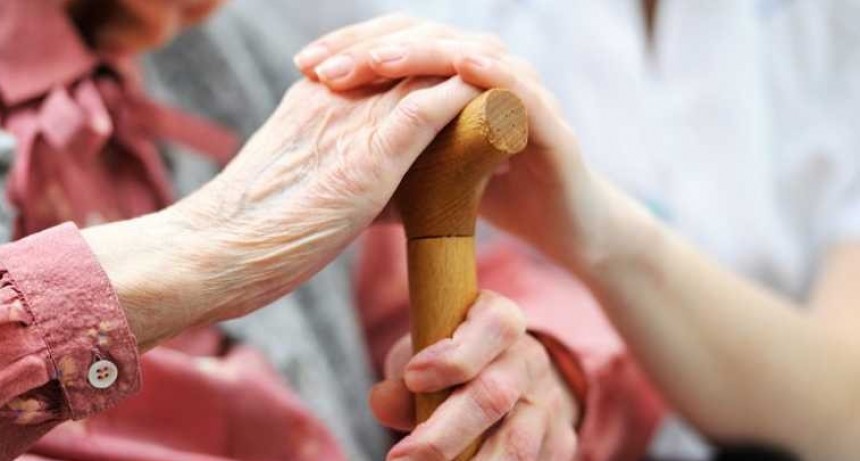 Los los adultos mayores en soledad se agrava su salud