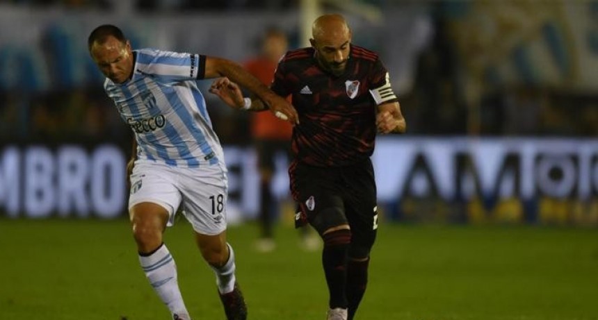 River venció al Decano  en Tucumán