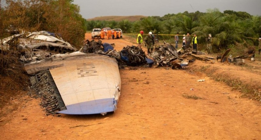 Mueren catorce personas en un accidente aéreo