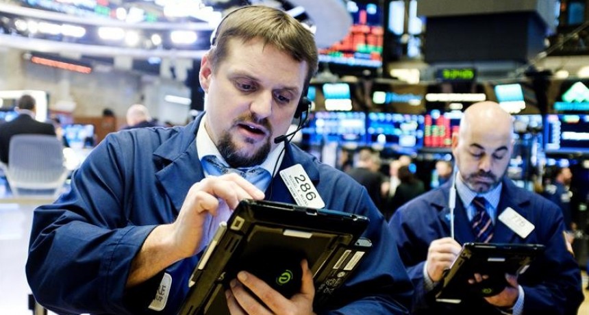 Wall Street cerró al alza este lunes 