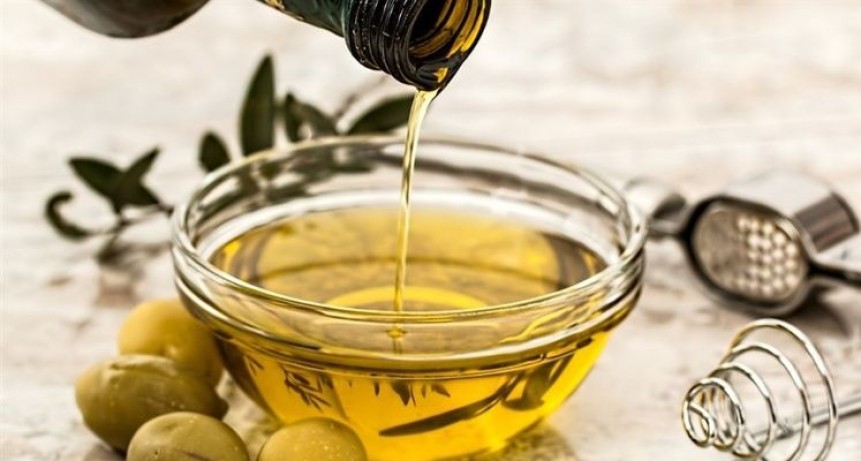 Aceites de girasol y oliva sacado de la venta