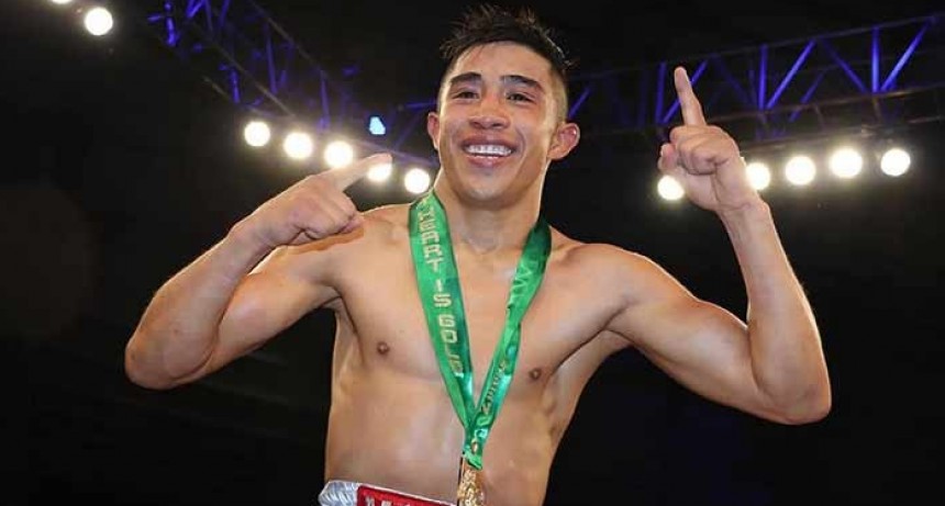 Julio César Martínez nocaut a Andrew Selby